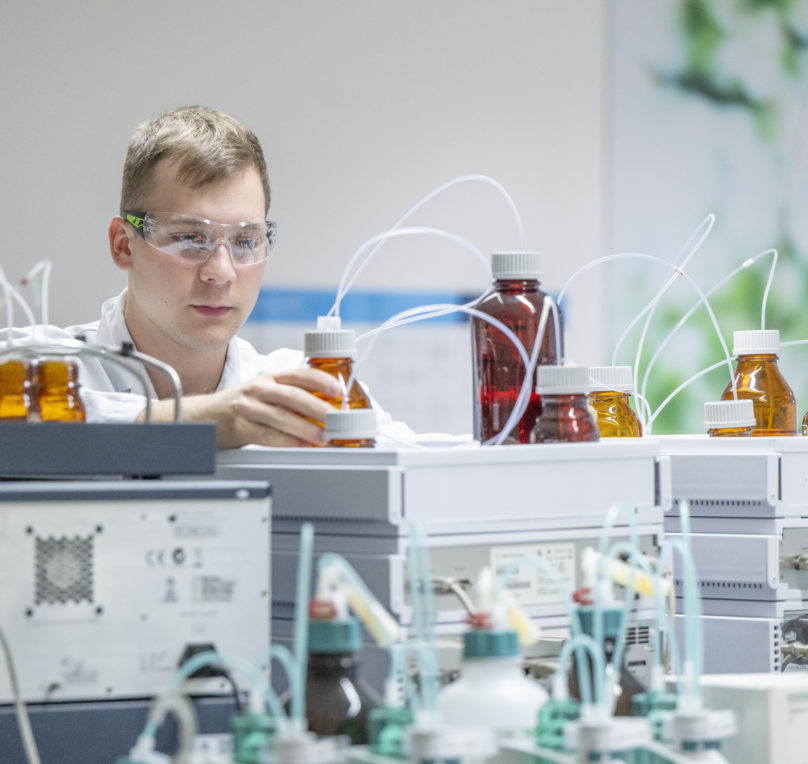 Laboratory-Fotoshoot-2024-High-Performance-Liquid-Chromatography-aspect-ratio-808-764